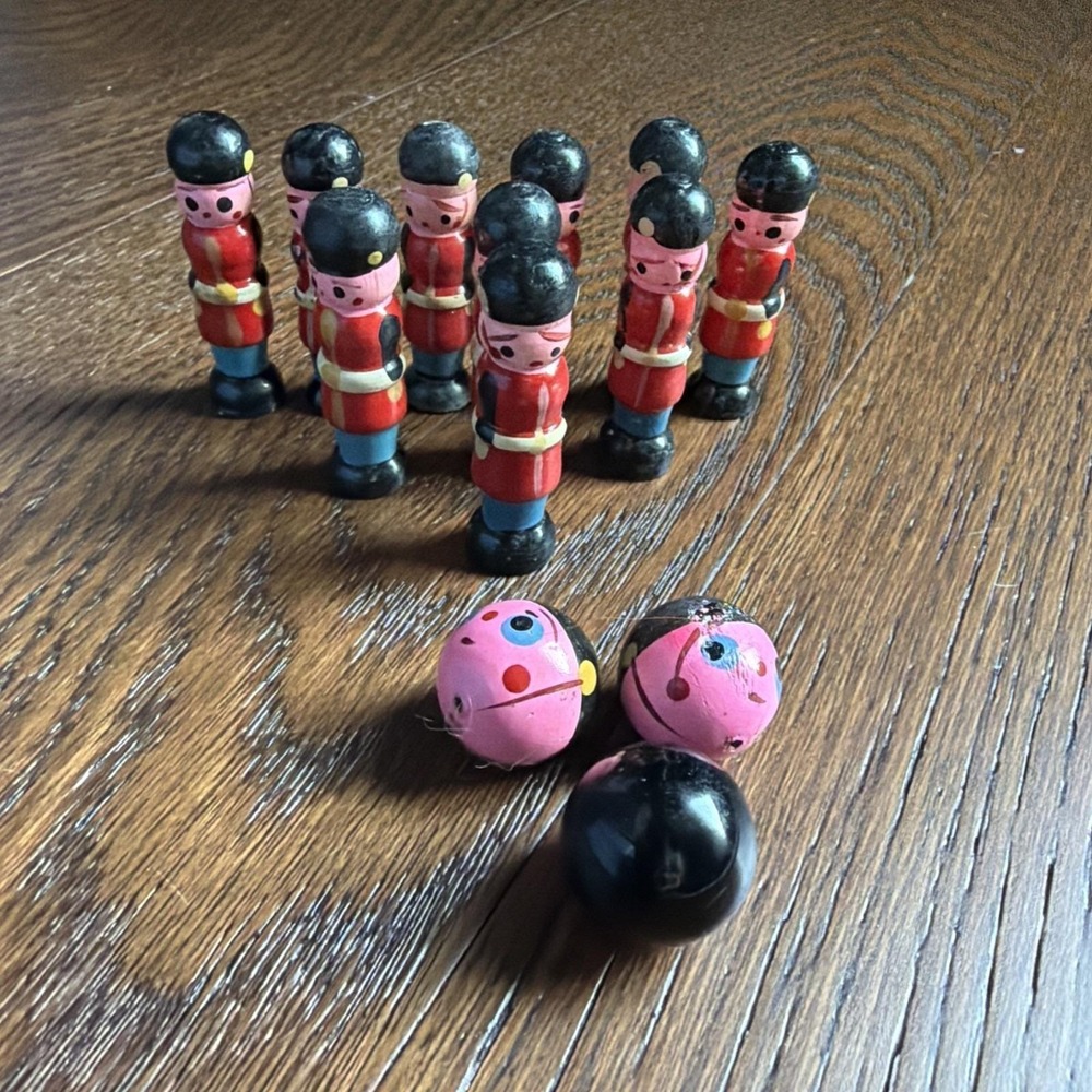 VTG Wooden Toy Bowling Game Hand Painted Soldier Pins Shooter Balls Folk Art 40s
